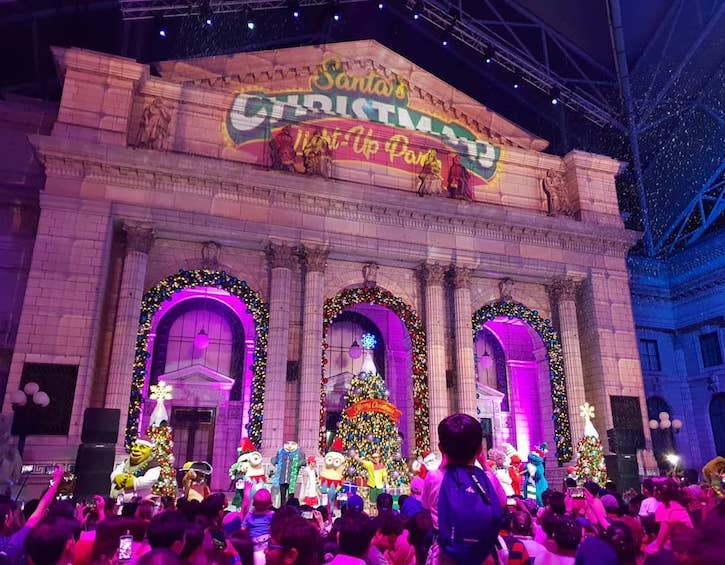 A Universal Christmas At Universal Studios Join Despicable