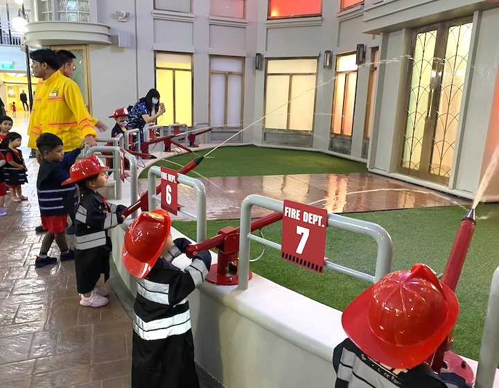 kidzania singapore - firefighter