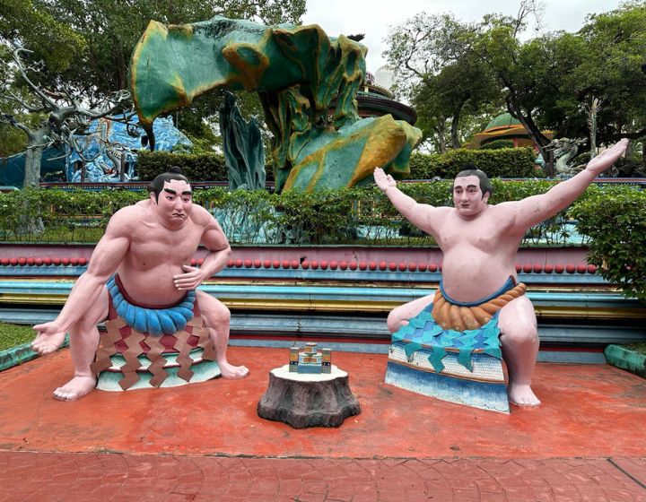 Haw Par Villa Singapore - Tiger Balm Gardens - Sumo Wrestlers