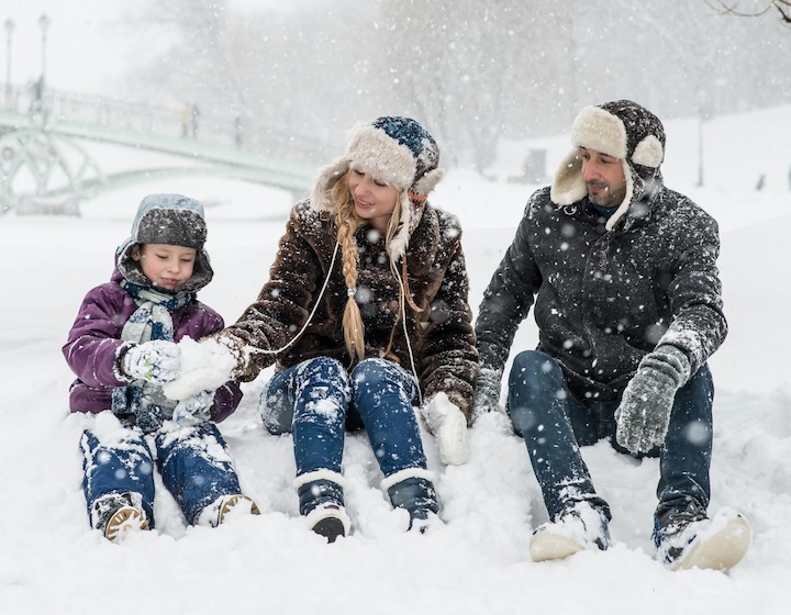 winter wear singapore - family in snow 