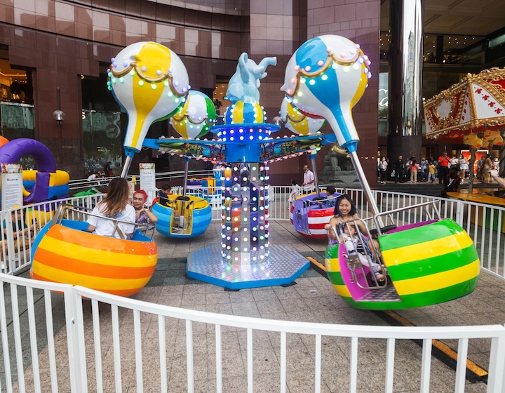 river hongbao singapore - carnival rides