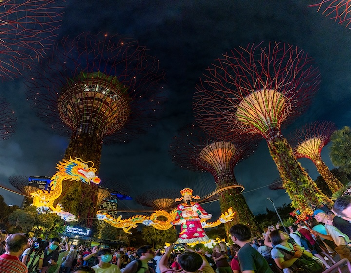 river hongbao singapore - gardens by the bay giant lantern 