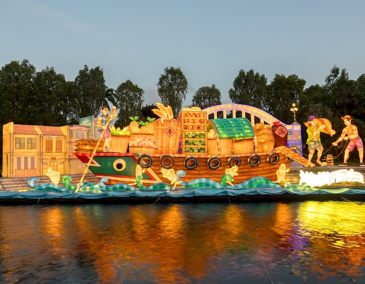 river hongbao singapore - giant lanterns