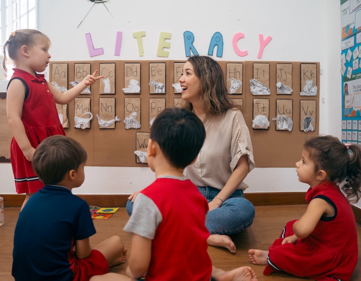 preschool singapore - little paddington preschool - teacher and students in class - central singapore